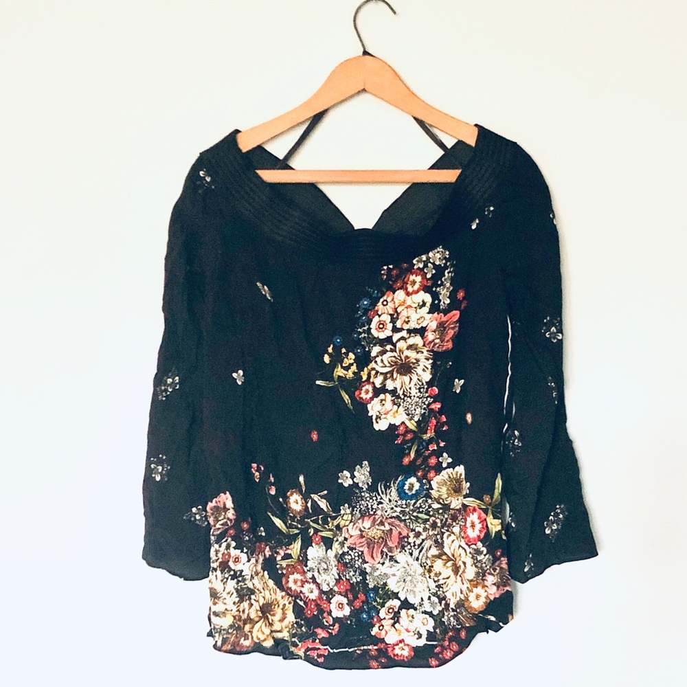 Philosophy• Off Shoulder Floral Print Blouse